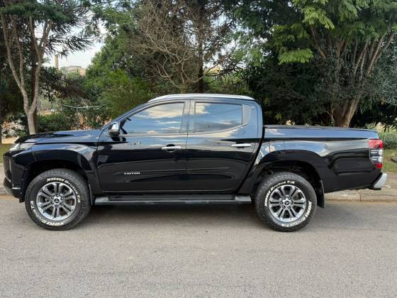 MITSUBISHI L200 TRITON 2.4 16V TURBO DIESEL SPORT HPE-S CD 4P 4X4 AUTOMÁTICO MITSUBISHI L200 TRITON 2.4 16V TURBO DIESEL SPORT HPE-S CD 4P 4X4 AUTOMÁTICO